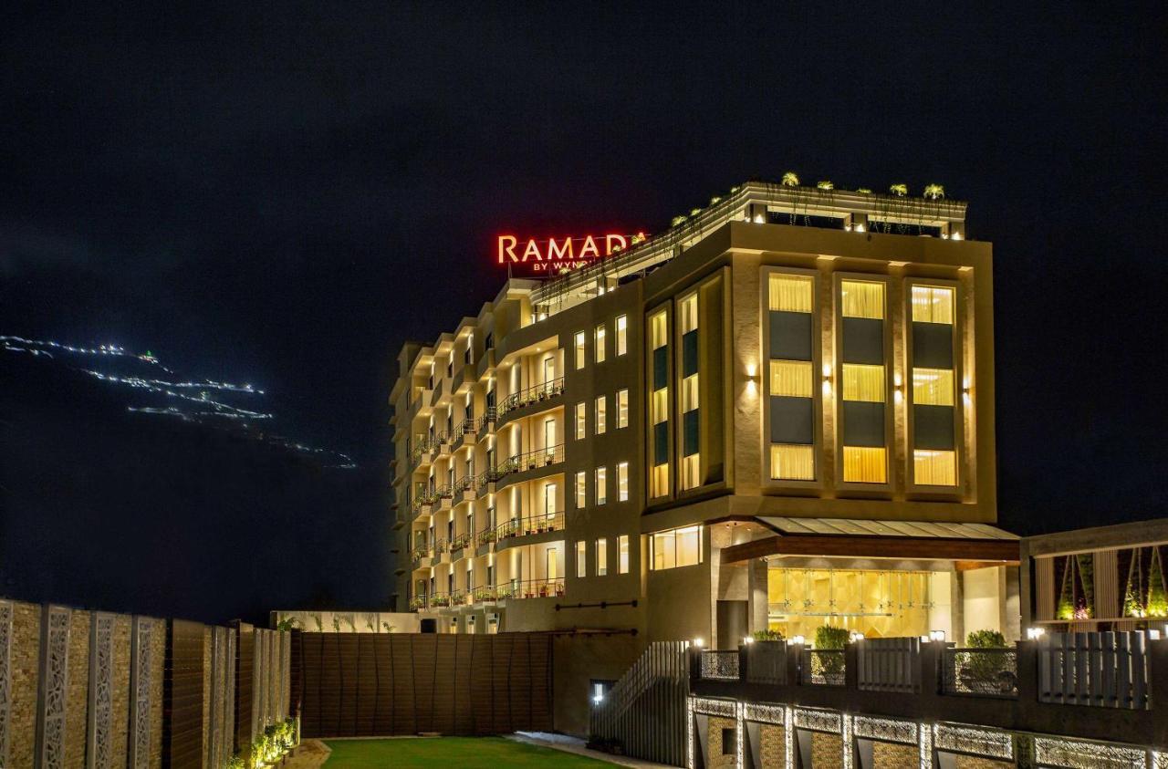Ramada By Wyndham Katra Station Road Hotel Exterior foto